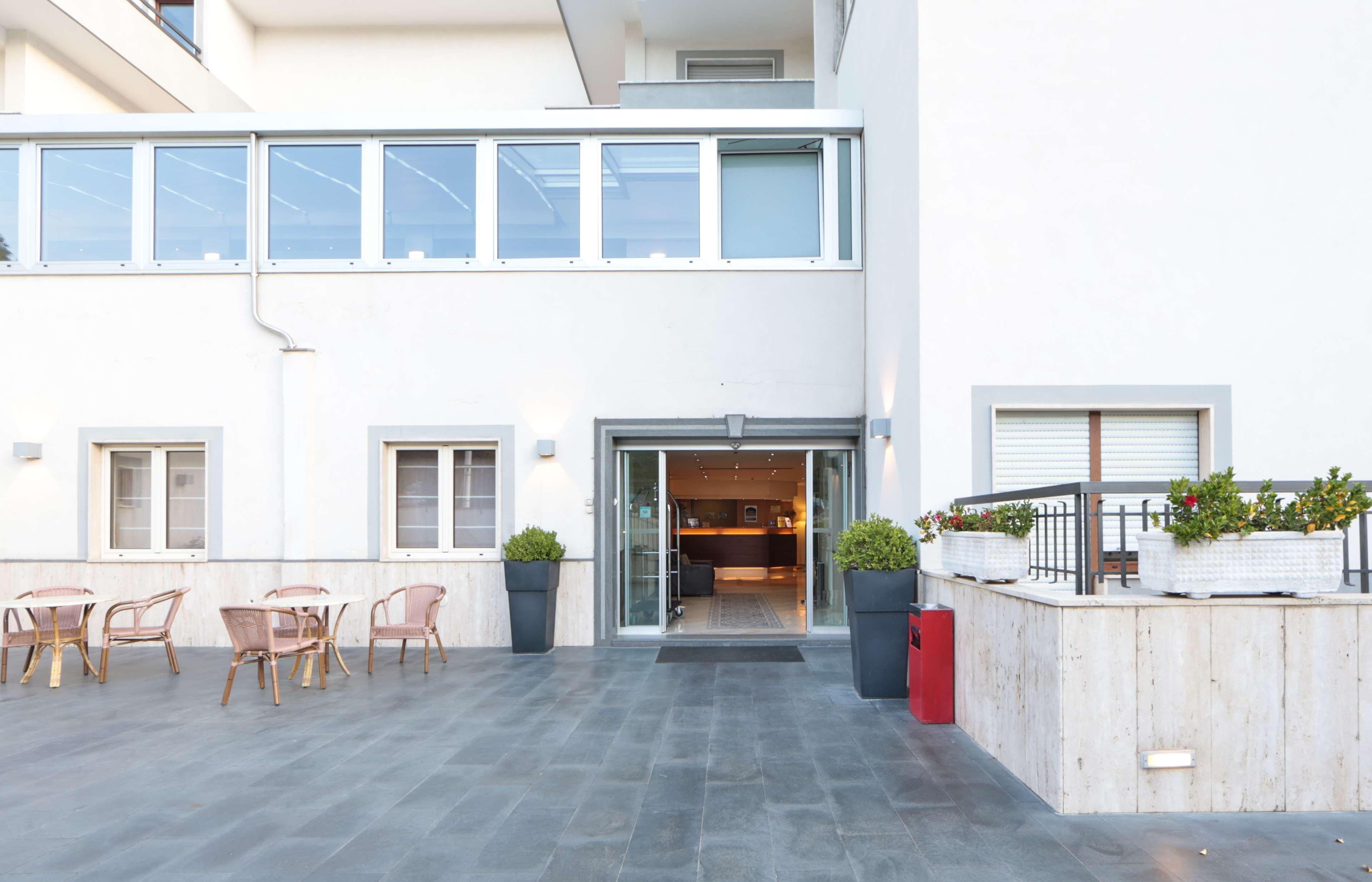 Suites & Residence Hotel Pozzuoli Exteriör bild